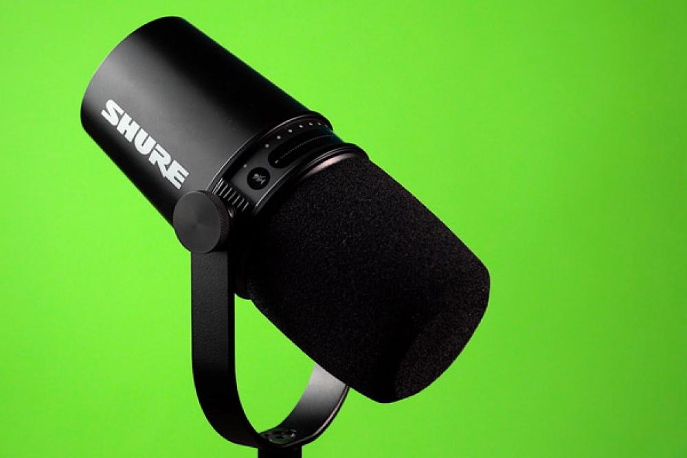 Shure MV7: testiamo il microfono da podcast con USB, XLR e preset