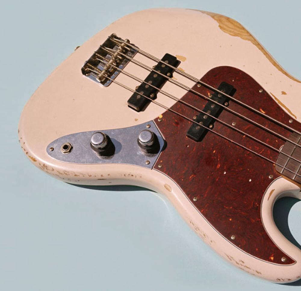 Il Jazz Bass del '61 di Flea va in Messico