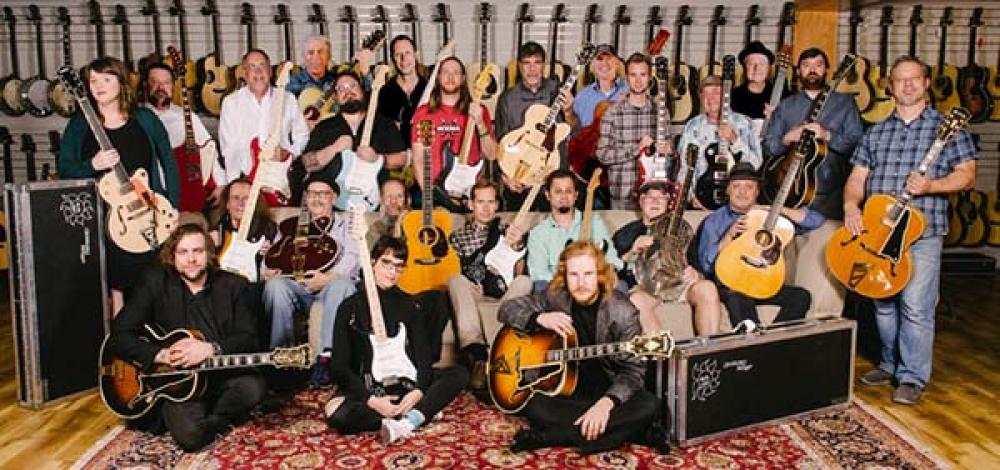 "Non va più in tour": Eric Clapton mette in vendita 29 chitarre