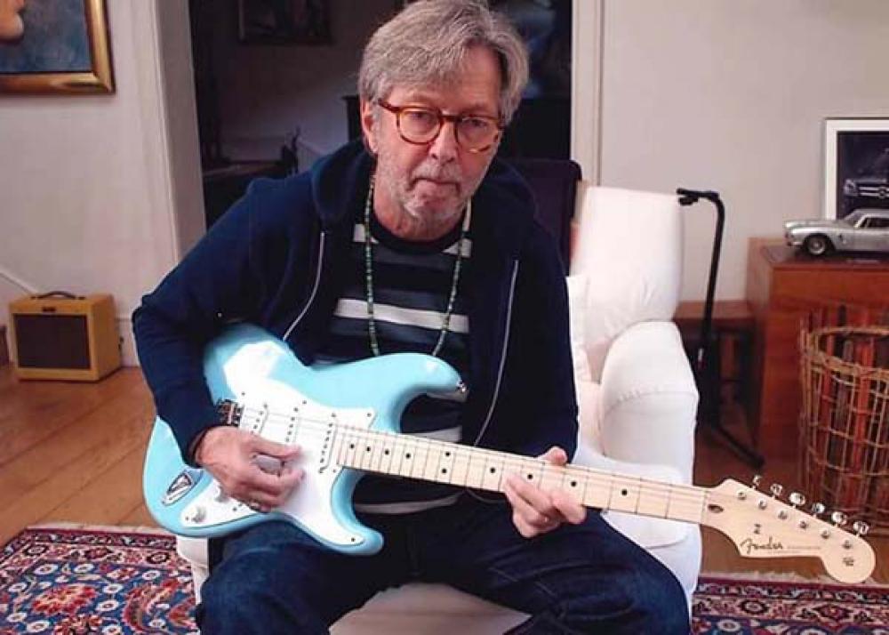 "Non va più in tour": Eric Clapton mette in vendita 29 chitarre