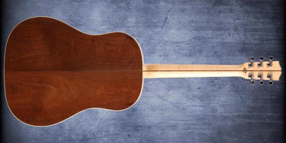 Gibson J15: noce massello per reinterpretare un classico americano