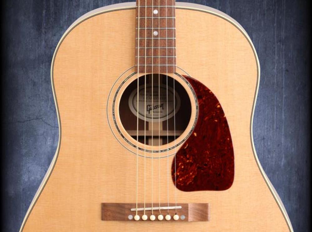 Gibson J15: noce massello per reinterpretare un classico americano