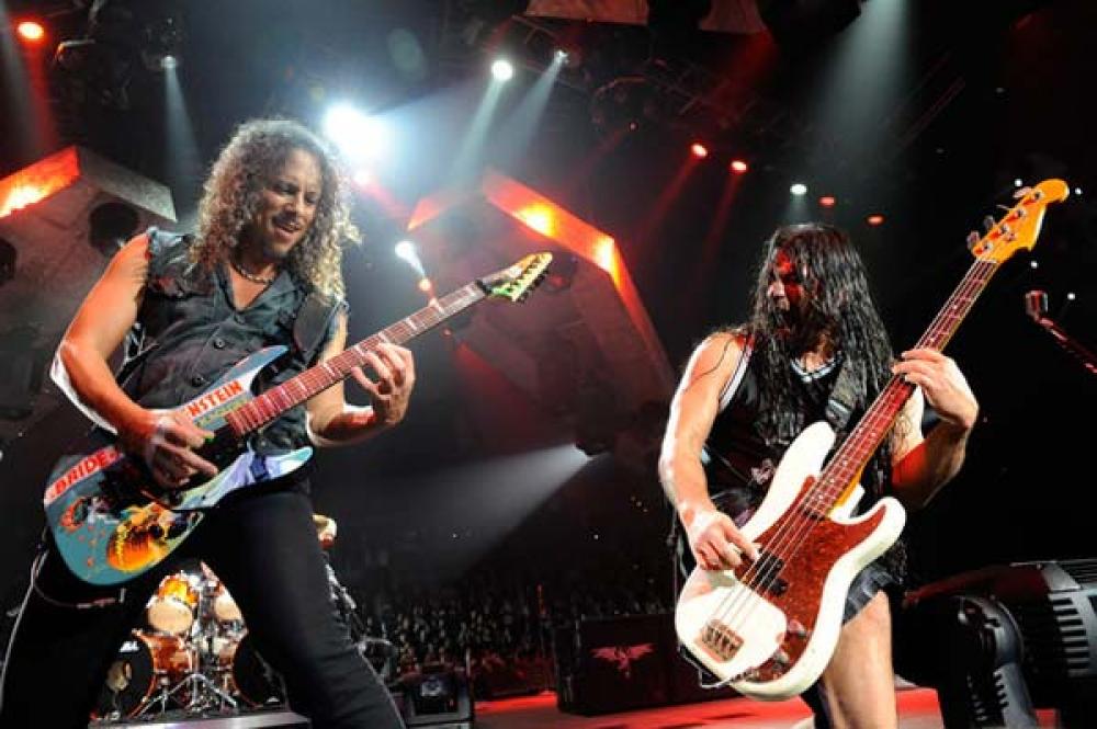 I Metallica omaggiano Vasco sul palco e arrivano i fischi
