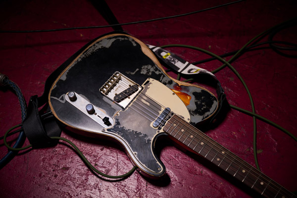 Fender replica la Telecaster di Joe Strummer