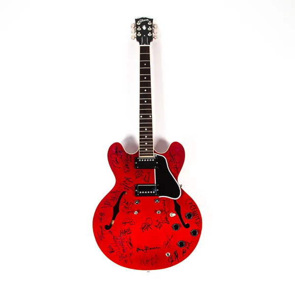 Rock & Roll Hall Of Fame: in vendita le chitarre firmate dalle star