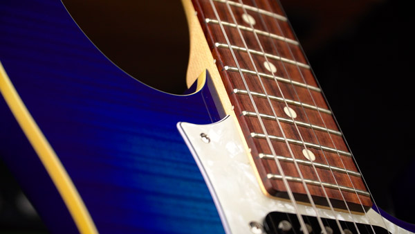 Come suona FGN: la fabbrica giapponese di chitarre per 60 anni