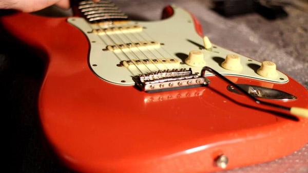 Carella Guitars: occuparsi di tutto tra dita e ampli